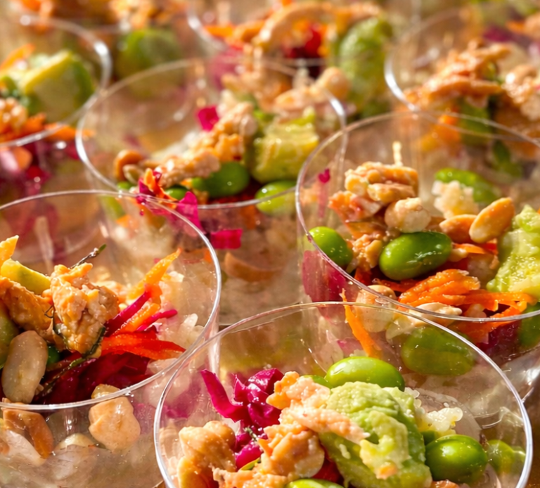 Verrines Poke Bowl Thaï – Service Traiteur Verrines poke bowl thaï pour service traiteur à Gif-sur-Yvette